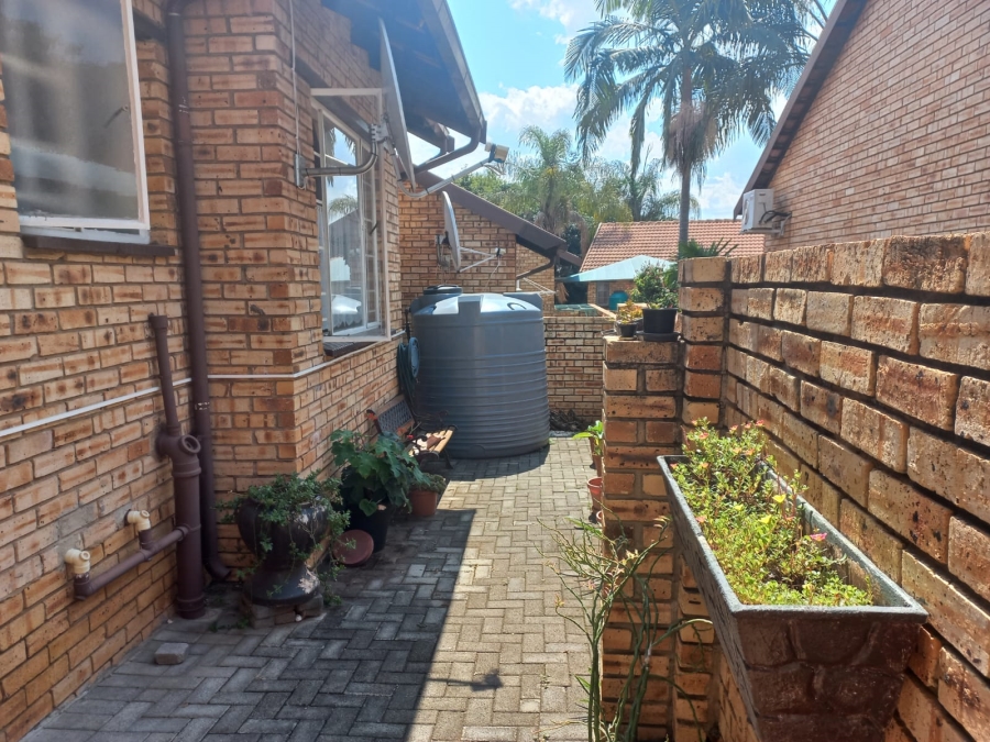 4 Bedroom Property for Sale in Safari Gardens North West